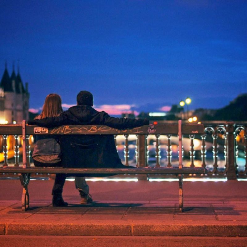 Paris bridge couple